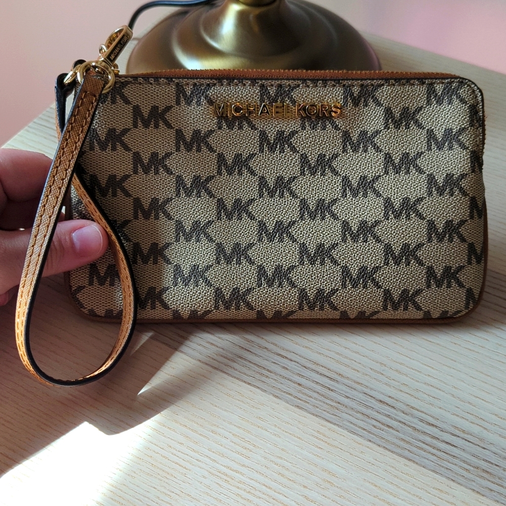 💝3 FOR $30💝 Michael Kors Brown Leather MK Wristlet